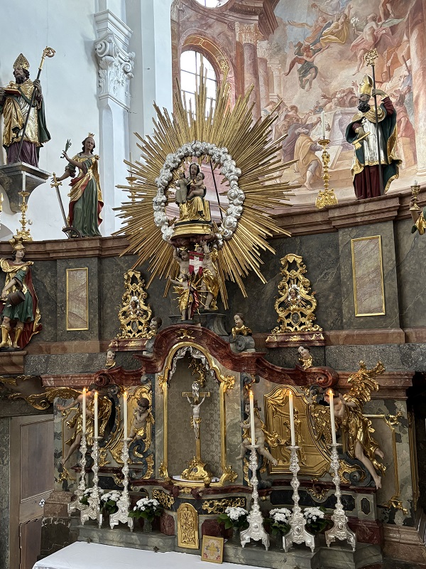 Bild "Pfarrei Gotteszell:Altar_und_Asambild.jpg"