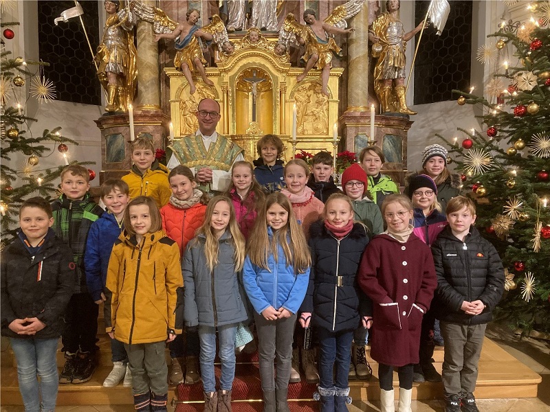 Bild "Pfarrei March:Kommunionkinder_March_2023.jpg"
