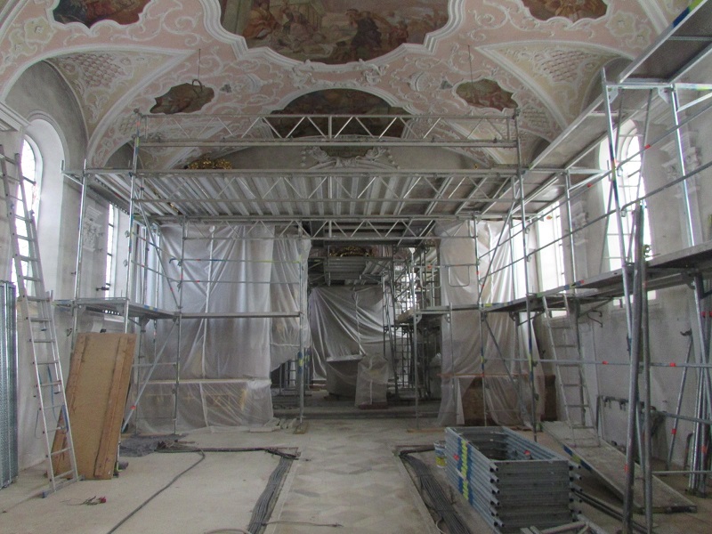 Bild "Pfarrei Patersdorf:Haupkirchenschiff_eingeruestet.JPG"