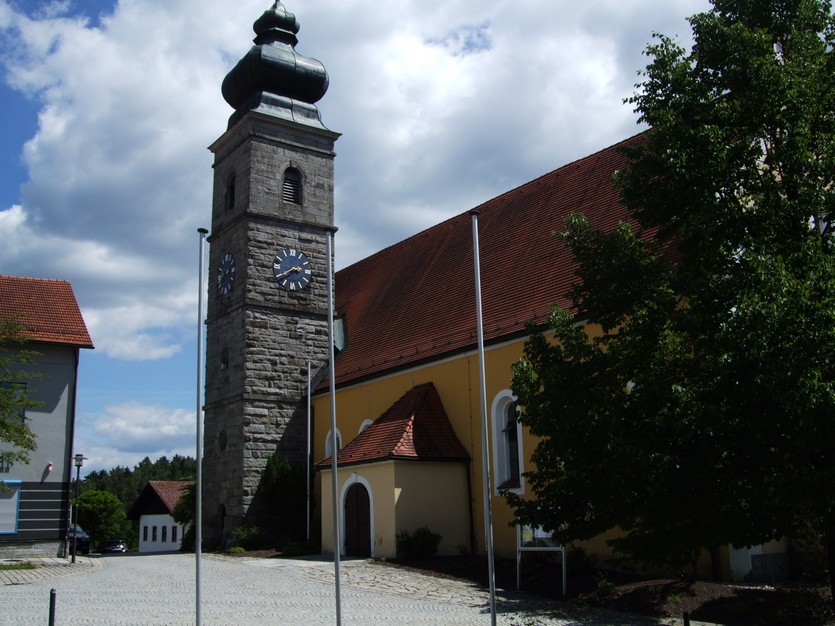 Bild "Pfarrei Patersdorf:KirchePatersdorf.jpg"