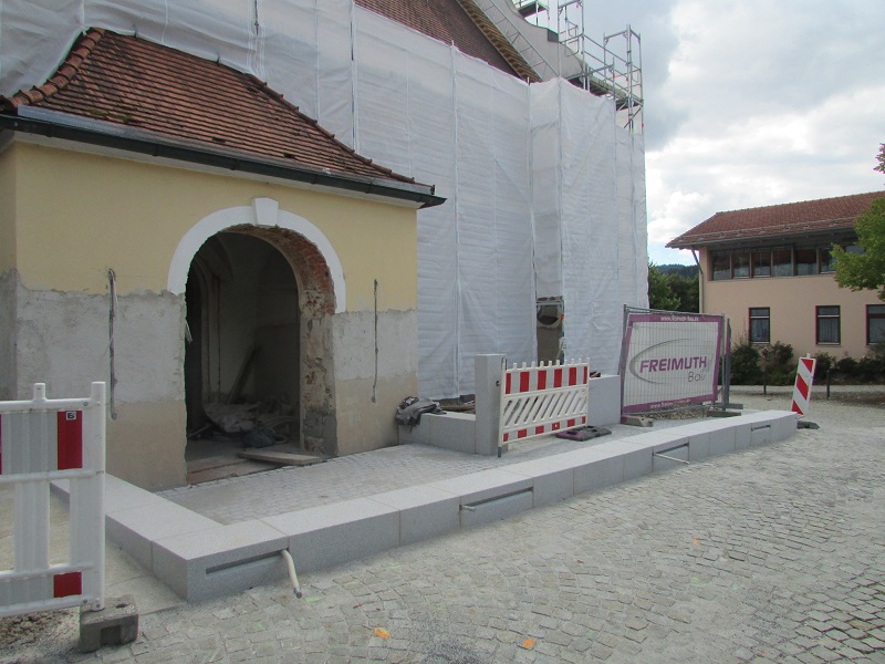 Bild "Pfarrei Patersdorf:Seiteneingang_barrierefrei_Bild_3.JPG"