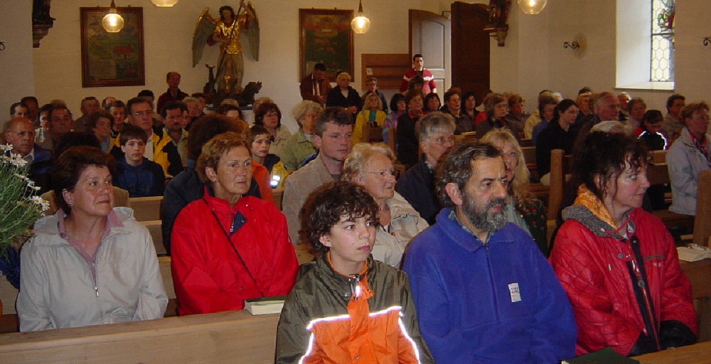 Bild "Pfarrei Ruhmannsfelden:Erste_Osterbruennlwallfahrt_5-2005a.jpg"