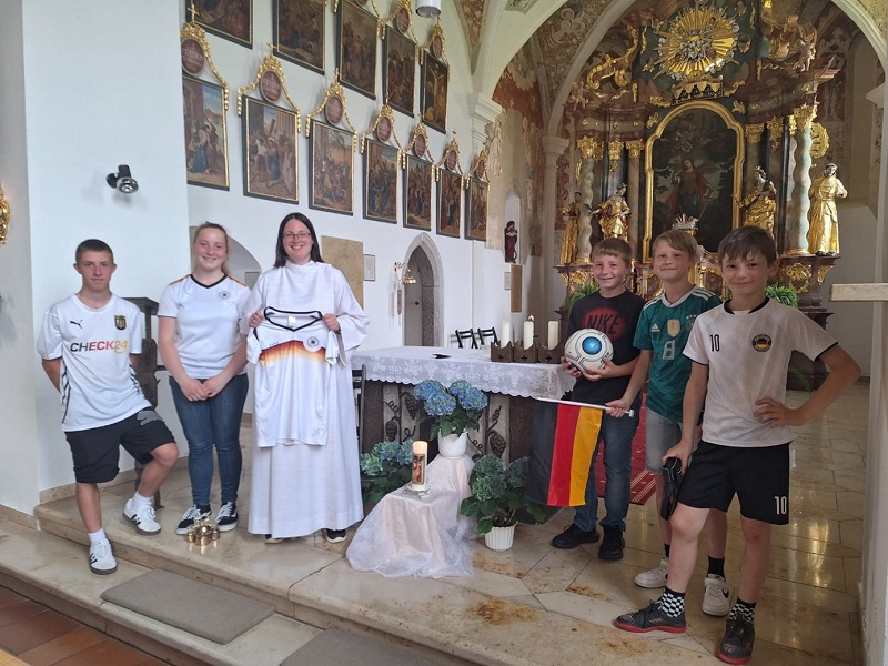 Bild "Pfarrei Teisnach:Fussballgottesdienst_2024.jpg"