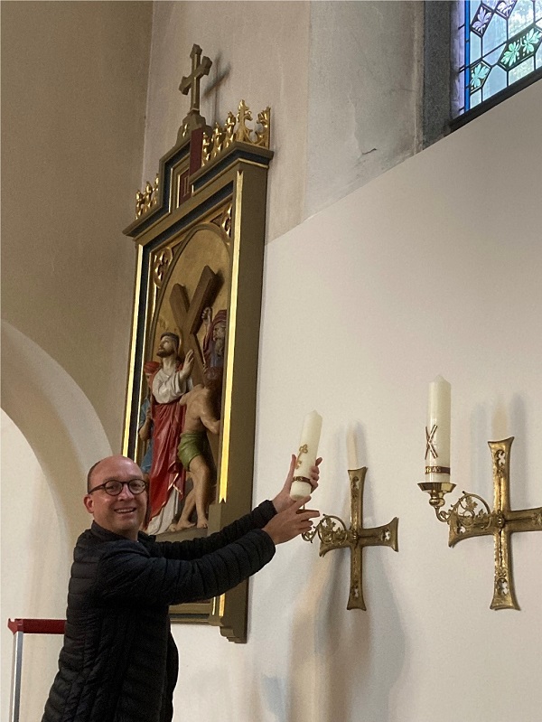 Bild "Pfarrei Teisnach:Pfarrer_Magerl_Kirchenrenovierung_2021.jpg"