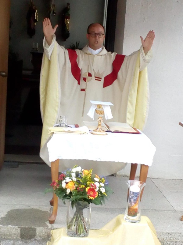 Bild "Pfarreiengemeinschaft:15jaehr._Priesterjubilaeum.jpg"