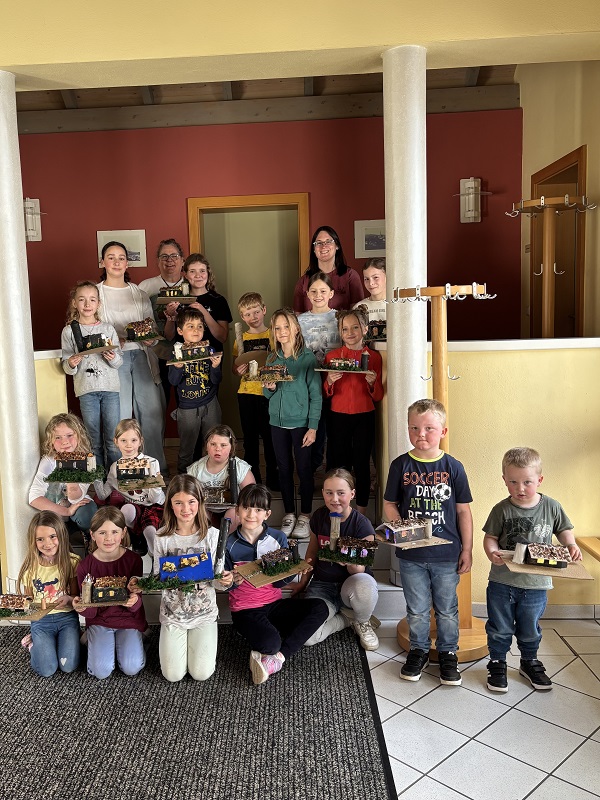 Bild "Pfarreiengemeinschaft:Bastelnachmittag_Kirche-04-2025.jpg"