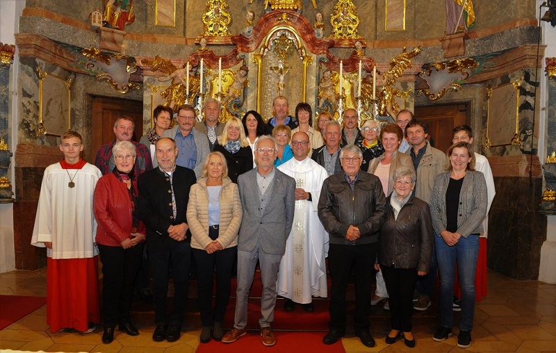 Bild "Pfarreiengemeinschaft:Ehejubilaeum-Gotteszell-2022.jpg"