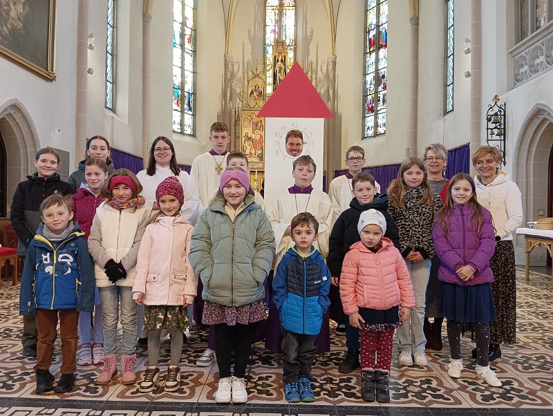 Bild "Pfarreiengemeinschaft:Familiengottesdienst_Kirchenjubilaeum.JPG"