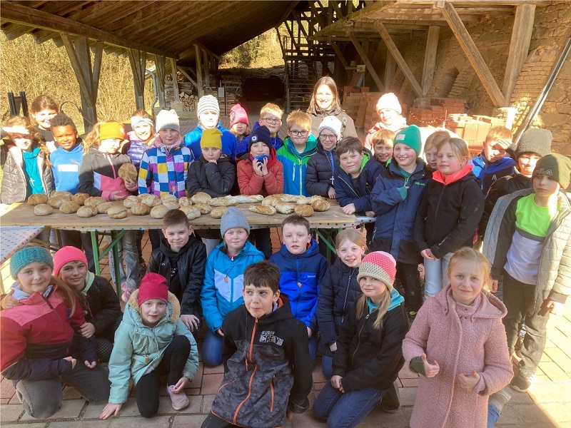 Bild "Pfarreiengemeinschaft:Kommunionkinder-1-2023.jpg"