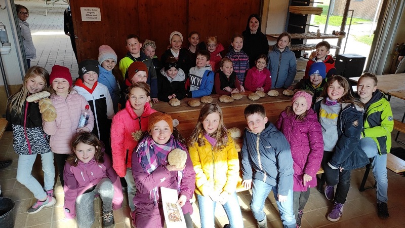 Bild "Pfarreiengemeinschaft:Kommunionkinder-2-2023.jpg"