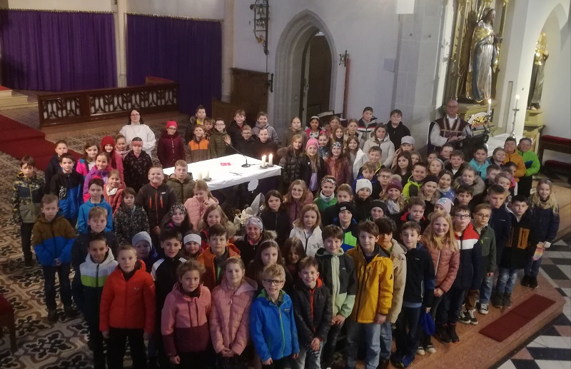 Bild "Pfarreiengemeinschaft:Kommunionkinder_2024_Gruppenfoto.jpg"