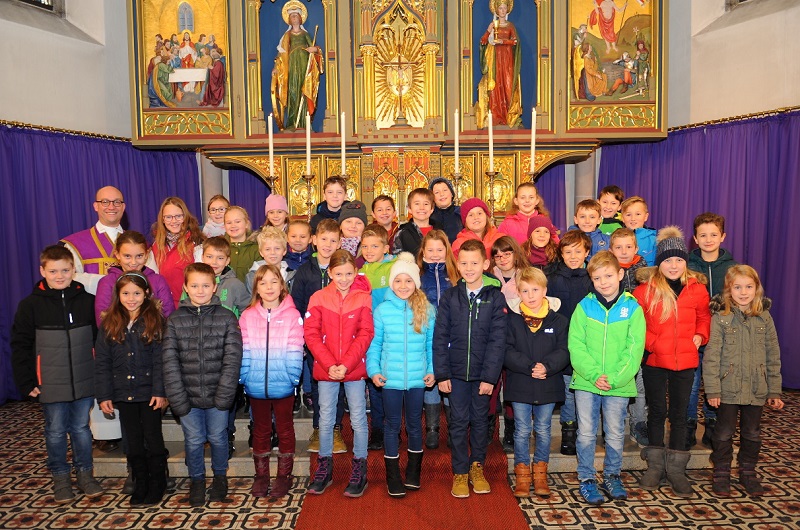 Bild "Pfarreiengemeinschaft:Kommunionkinder_20_Teisnach.jpg"