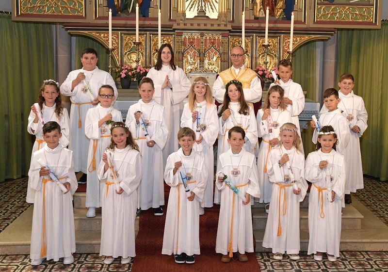 Bild "Pfarreiengemeinschaft:Kommunionkinder_Patersdorf_2021.jpg"